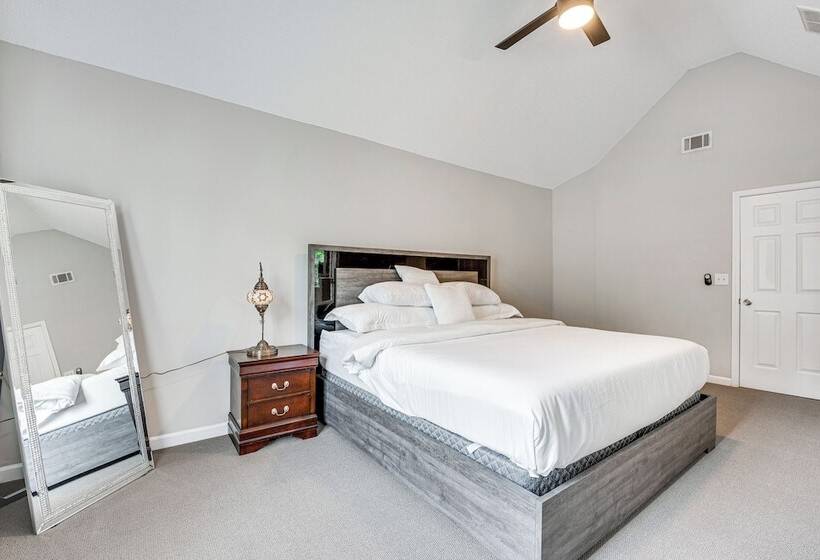 10 Mi To Stone Mtn Park: Spacious Home In Lithonia