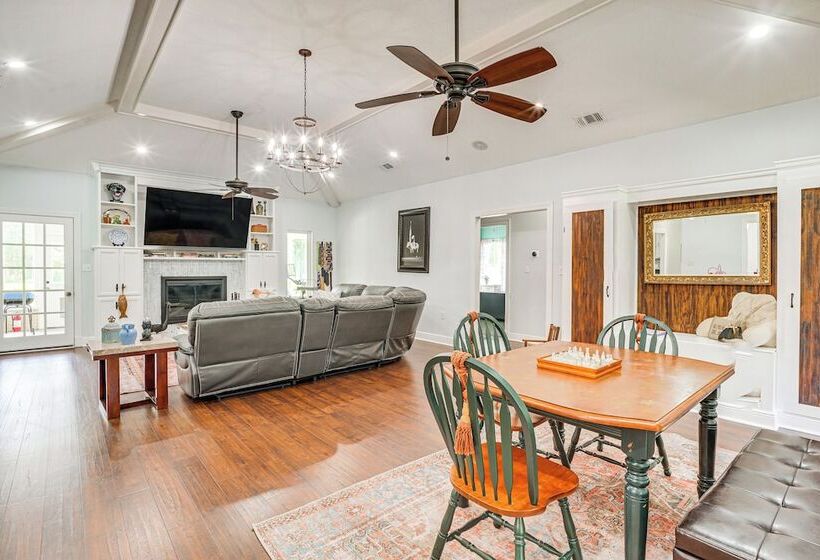 Spacious Long Beach Vacation Home W/ Patio & Grill