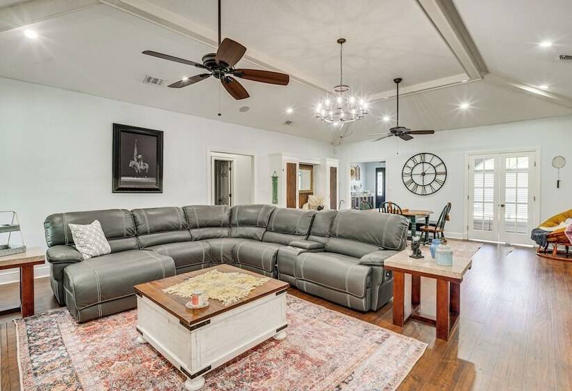 Spacious Long Beach Vacation Home W/ Patio & Grill