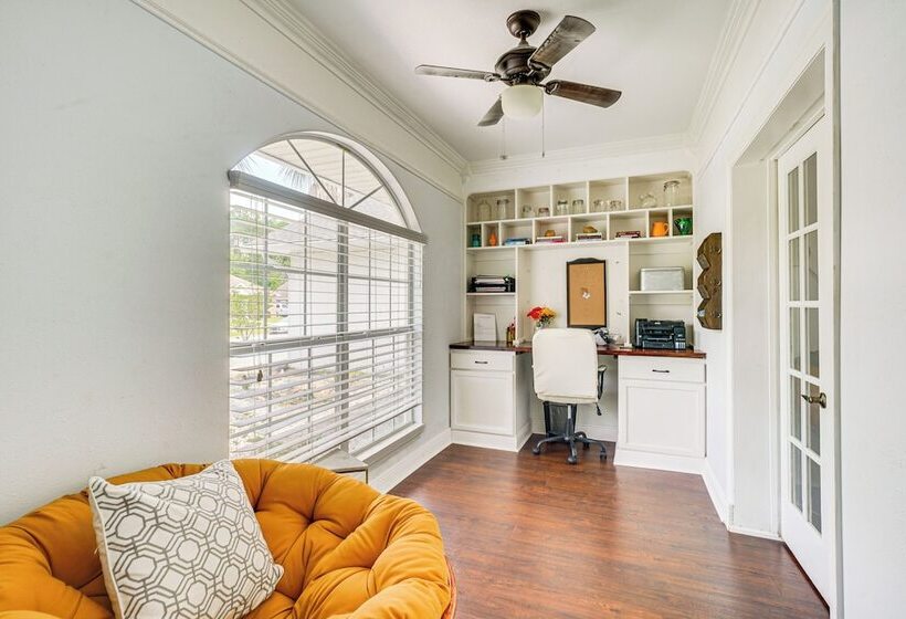 Spacious Long Beach Vacation Home W/ Patio & Grill