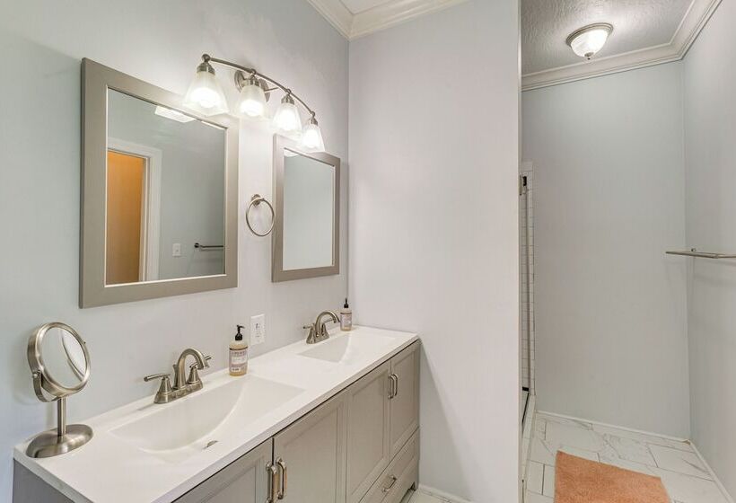 Spacious Long Beach Vacation Home W/ Patio & Grill