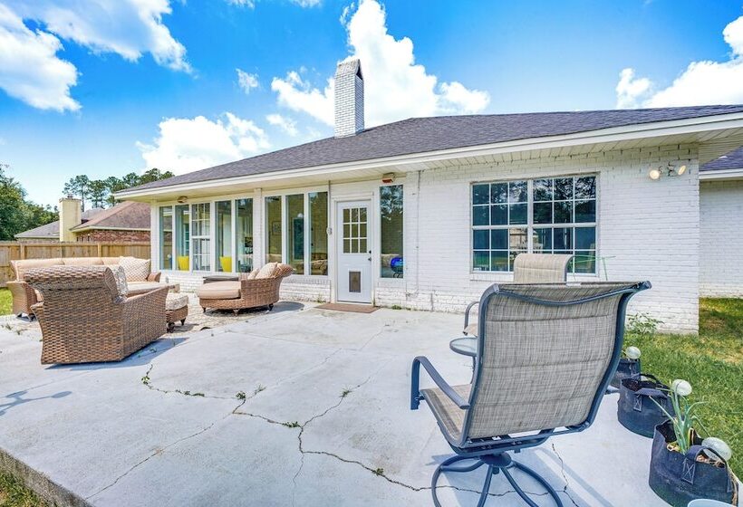 Spacious Long Beach Vacation Home W/ Patio & Grill