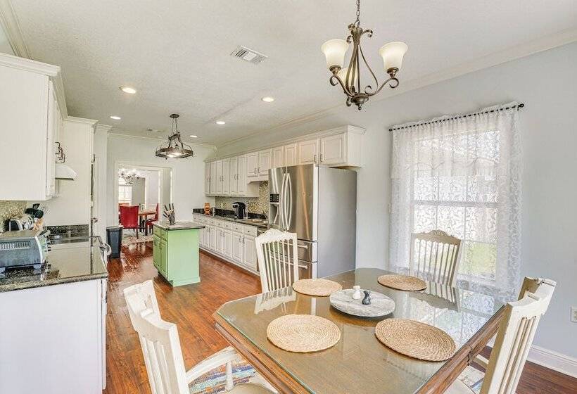 Spacious Long Beach Vacation Home W/ Patio & Grill