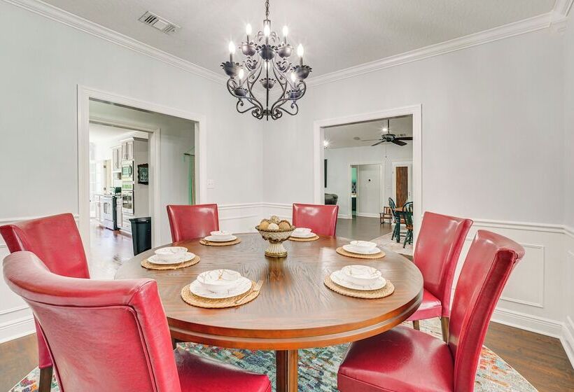 Spacious Long Beach Vacation Home W/ Patio & Grill