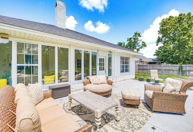 Spacious Long Beach Vacation Home W/ Patio & Grill