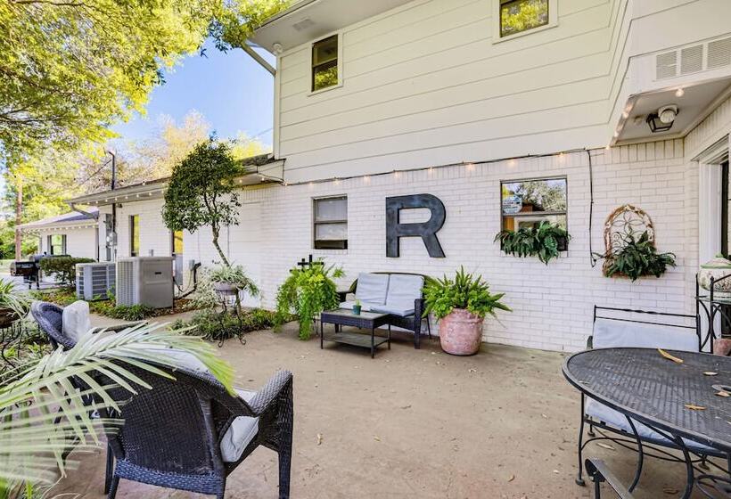 Spacious Madisonville Estate W/ Grill & Pond Views