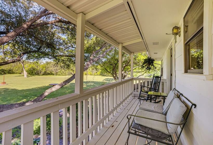 Spacious Madisonville Estate W/ Grill & Pond Views