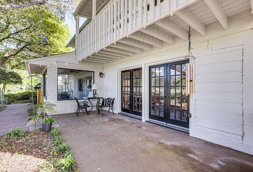 Spacious Madisonville Estate W/ Grill & Pond Views