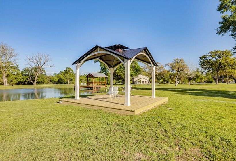 Spacious Madisonville Estate W/ Grill & Pond Views