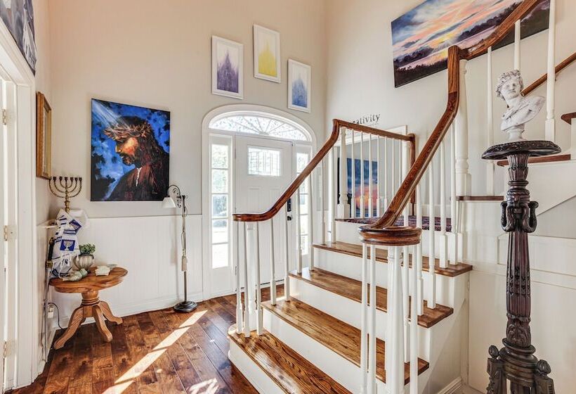 Spacious Madisonville Estate W/ Grill & Pond Views