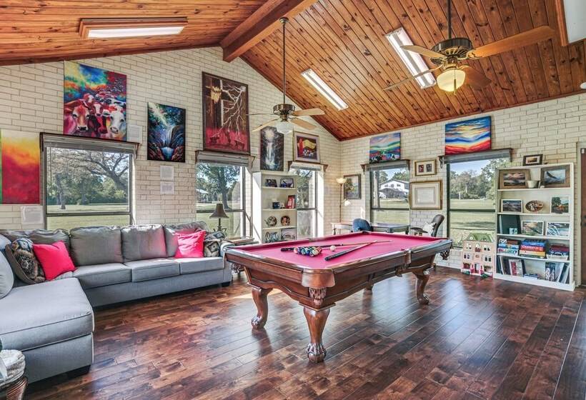 Spacious Madisonville Estate W/ Grill & Pond Views