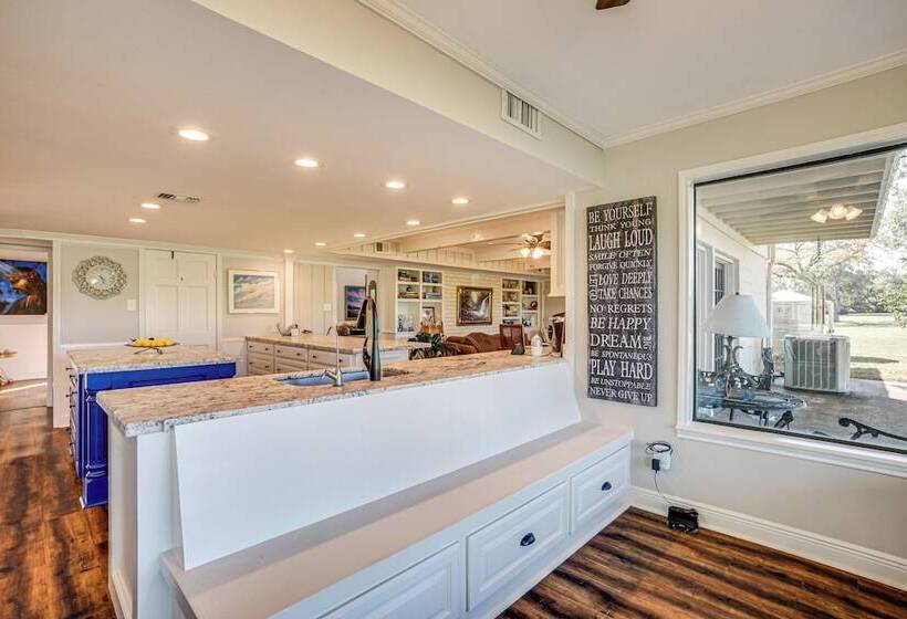 Spacious Madisonville Estate W/ Grill & Pond Views