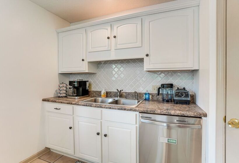 Spacious Mcgaheysville Home W/ Hot Tub & Sauna!