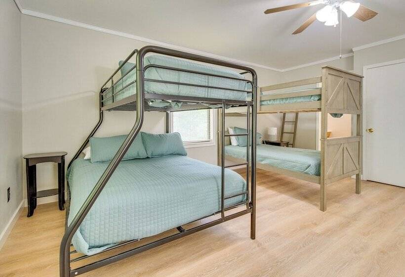 Spacious Mountain Home Retreat Near Norfork Lake!