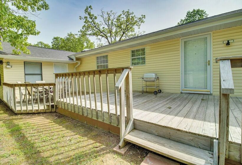 Spacious Mountain Home Retreat Near Norfork Lake!