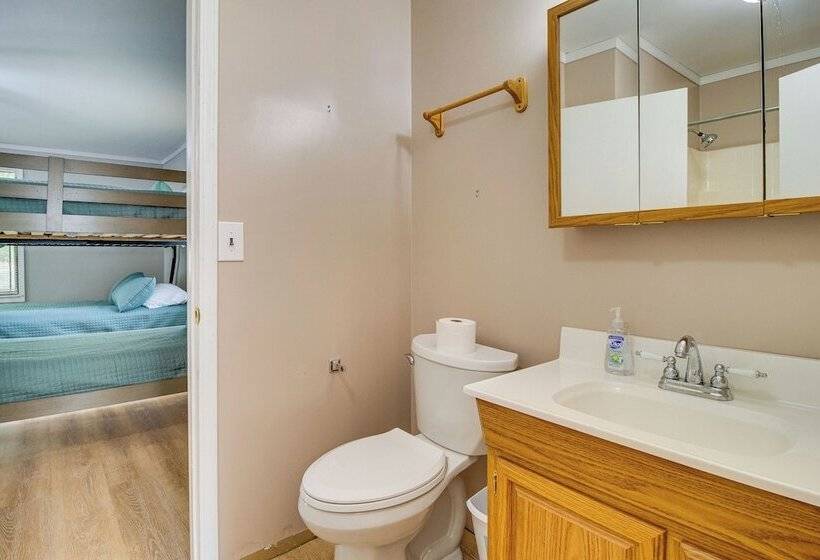 Spacious Mountain Home Retreat Near Norfork Lake!