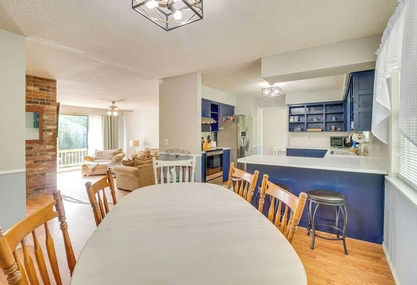 Spacious Mountain Home Retreat Near Norfork Lake!