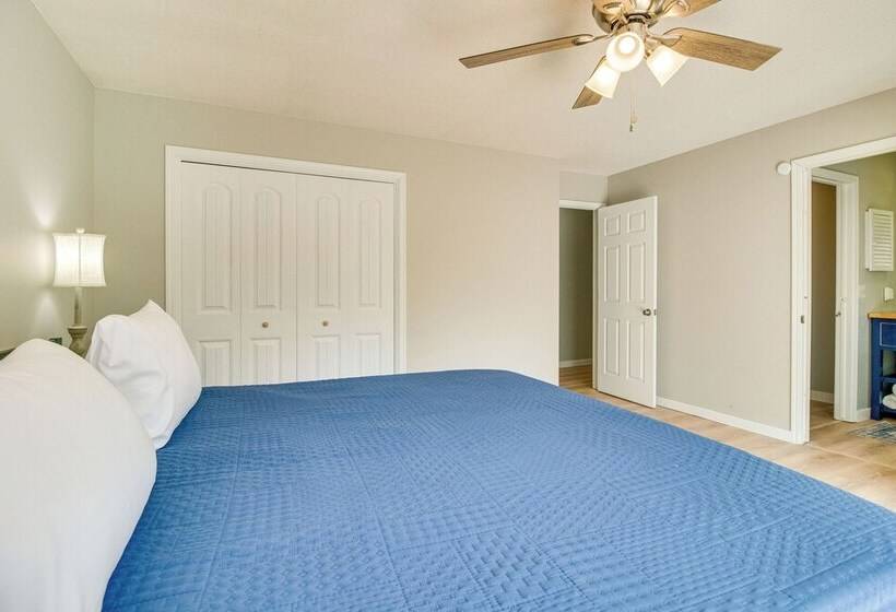 Spacious Mountain Home Retreat Near Norfork Lake!