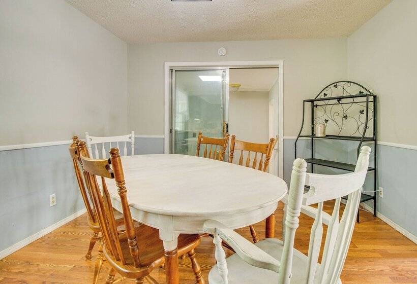 Spacious Mountain Home Retreat Near Norfork Lake!