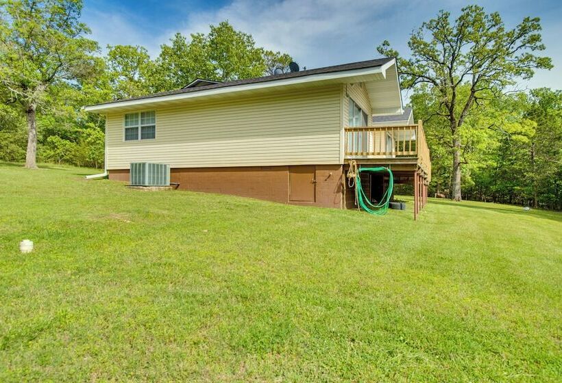 Spacious Mountain Home Retreat Near Norfork Lake!