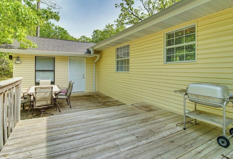 Spacious Mountain Home Retreat Near Norfork Lake!