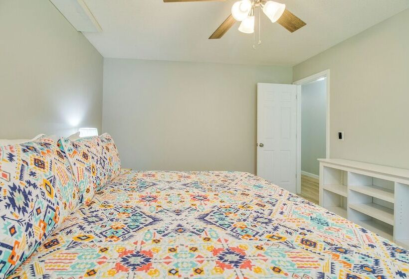 Spacious Mountain Home Retreat Near Norfork Lake!