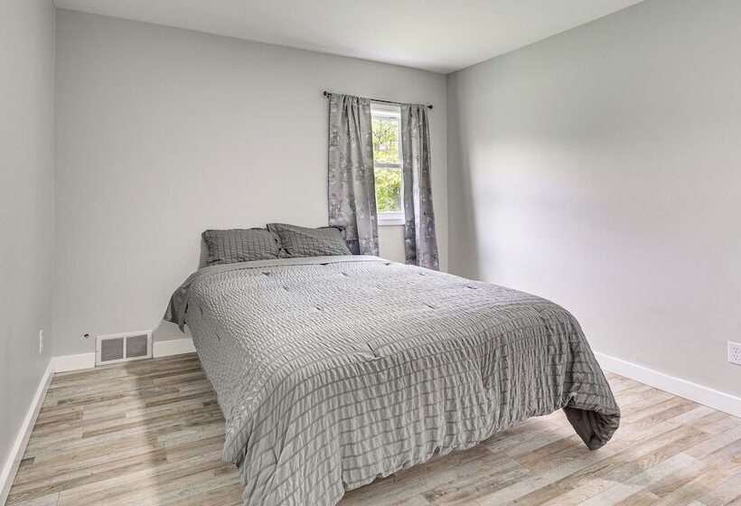 Spacious Oswego Home: 6 Mi To Fort Ontario!