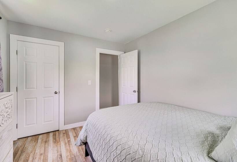 Spacious Oswego Home: 6 Mi To Fort Ontario!