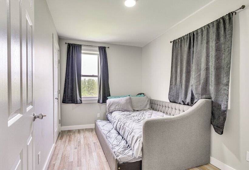 Spacious Oswego Home: 6 Mi To Fort Ontario!