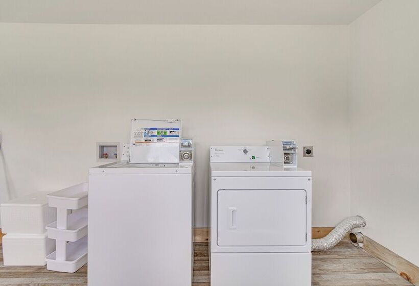 Spacious Oswego Home: 6 Mi To Fort Ontario!