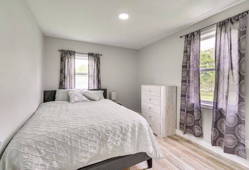 Spacious Oswego Home: 6 Mi To Fort Ontario!