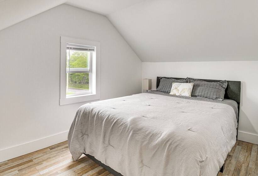 Spacious Oswego Home: 6 Mi To Fort Ontario!