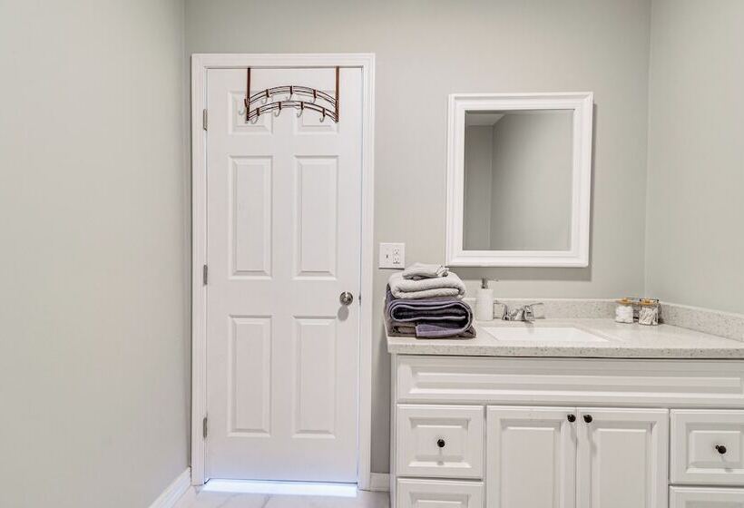 Spacious Oswego Home: 6 Mi To Fort Ontario!