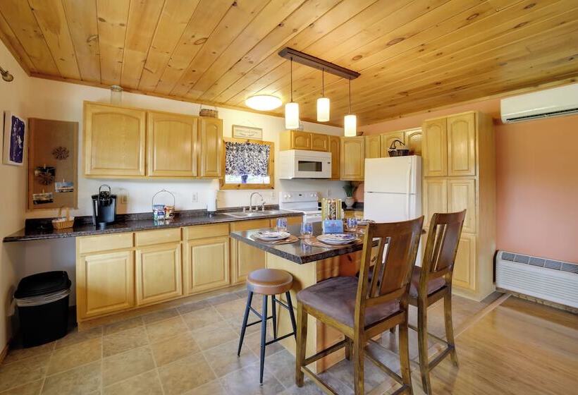 Charming Smokies Home Near National Park!