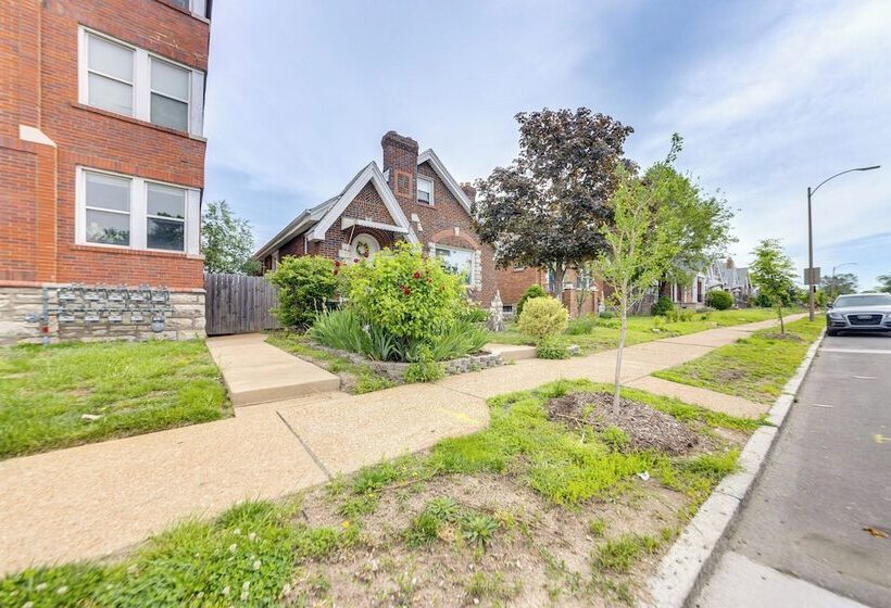 Spacious St Louis Retreat: 8 Mi To Downtown!