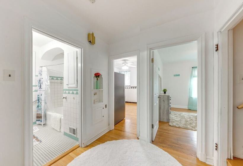 Spacious St Louis Retreat: 8 Mi To Downtown!
