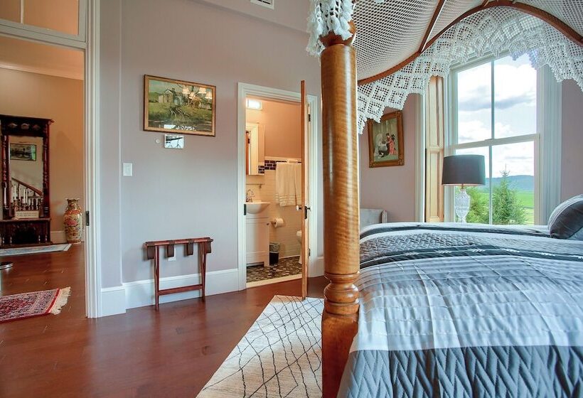 Stuart Manor Bed And Breakfast