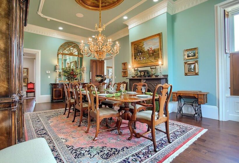 Stuart Manor Bed And Breakfast