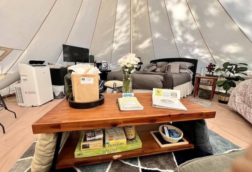 Stunning 1 Bed Glamping Tent In Cleveland