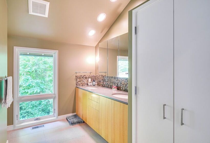 Lakefront Roxboro Home W/ Private Dock!