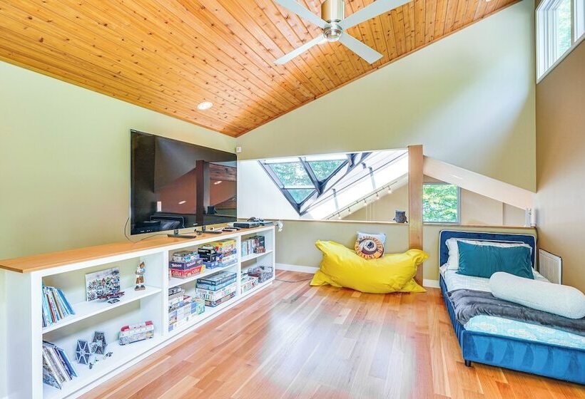 Lakefront Roxboro Home W/ Private Dock!