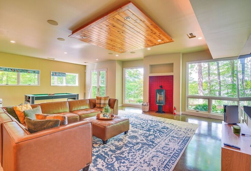 Lakefront Roxboro Home W/ Private Dock!