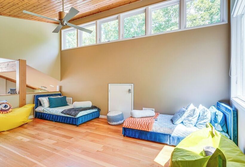 Lakefront Roxboro Home W/ Private Dock!