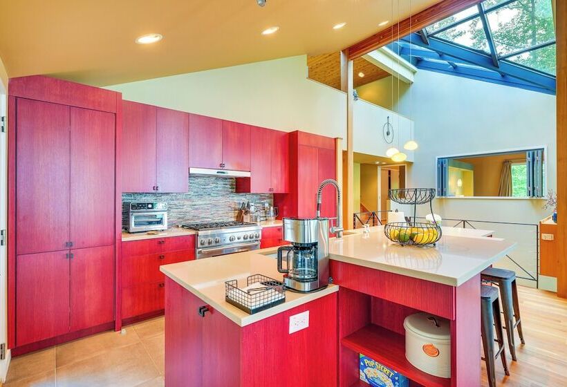 Lakefront Roxboro Home W/ Private Dock!