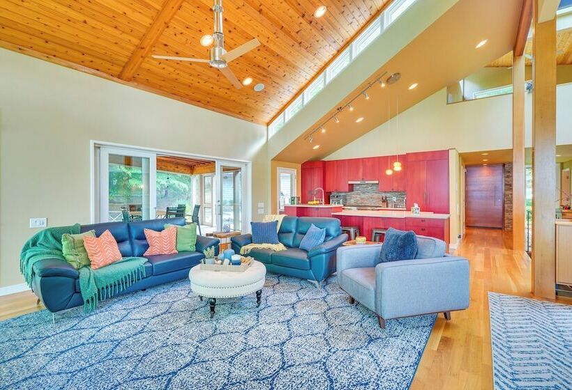 Lakefront Roxboro Home W/ Private Dock!