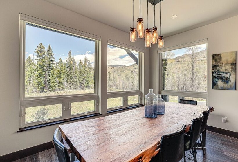 Stunning Silverthorne Home: Hot Tub & On Site Lake