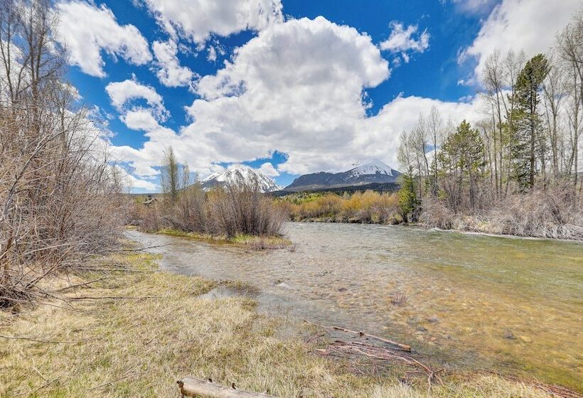 Stunning Silverthorne Home: Hot Tub & On Site Lake