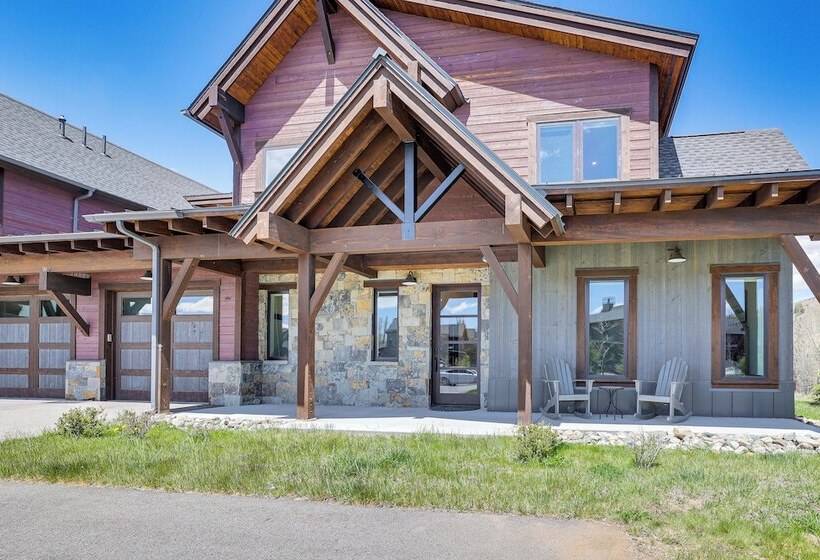 Stunning Silverthorne Home: Hot Tub & On Site Lake