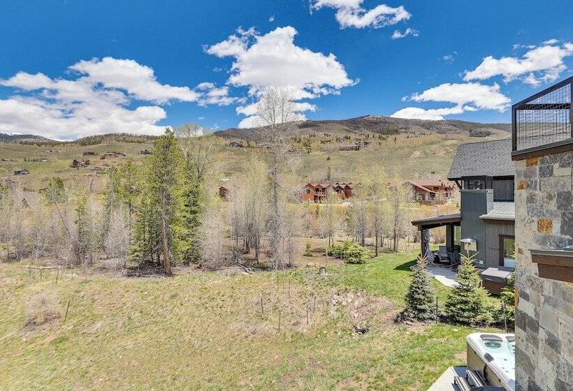 Stunning Silverthorne Home: Hot Tub & On Site Lake