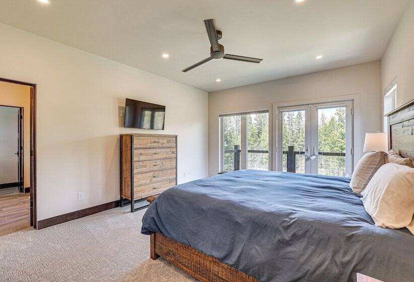 Stunning Silverthorne Home: Hot Tub & On Site Lake